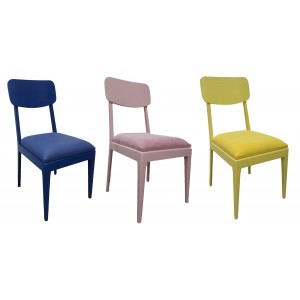 Chaises couleurs variées